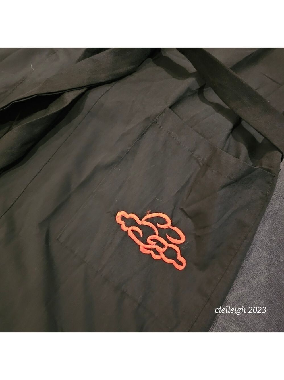 💥4 for $25💥 Dragon Embroidered Robe - Picture 2 of 7